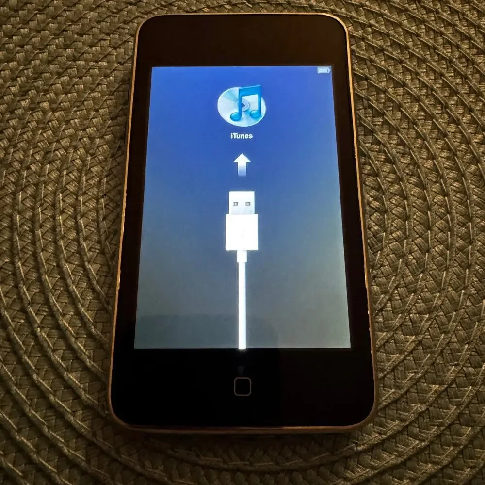 Vintage Apple iPod Touch 2nd Gen 8GB Black (Model A1288) - Tested
